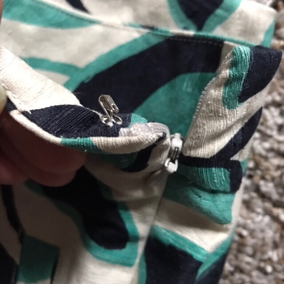 BCBGMaxAzria Size 6 Navy Floral A-Line Cream Skirt - Picture 5 of 5